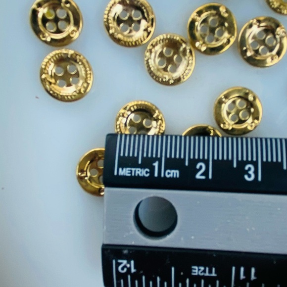 Vintage Gold Tone Metal Button Bundle - Picture 8 of 8